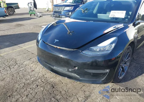 2020 Tesla Model 3 Long Range Dual Motor All-Wheel Drive z USA, uszkodzony, nr VIN 5YJ3E1EB3LF811733